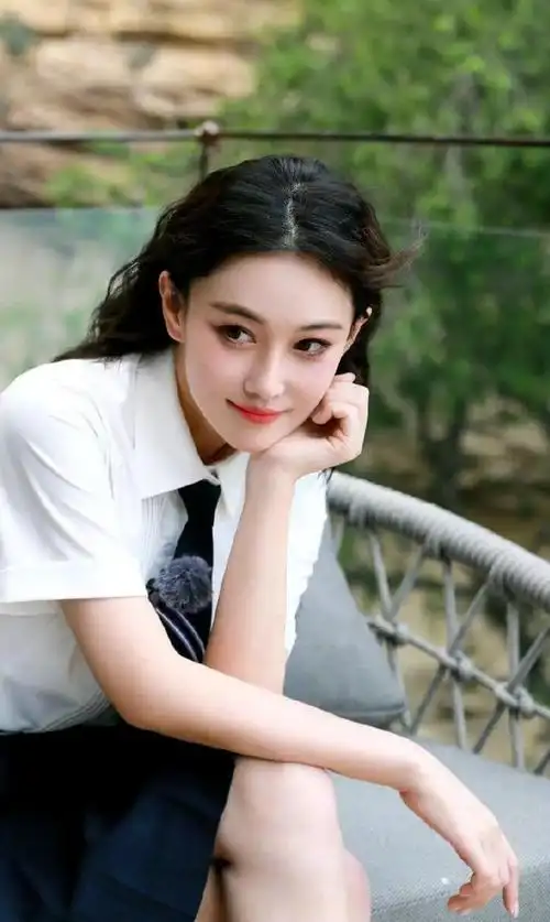 "岭南悍虎"何捷6年时间,证明张馨予是全世界最传统的女人