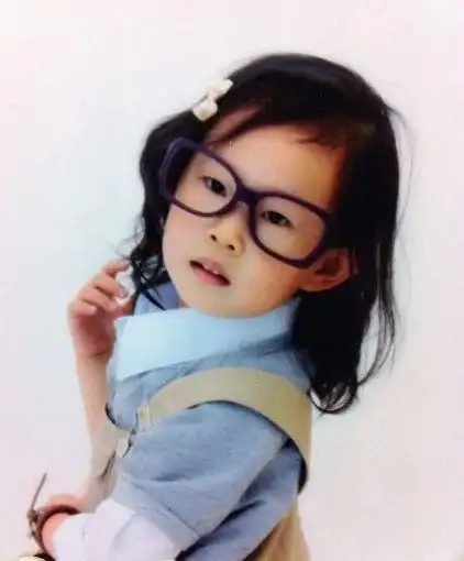 杨幂一家三口现身机场,小糯米正面照曝光._网易订阅