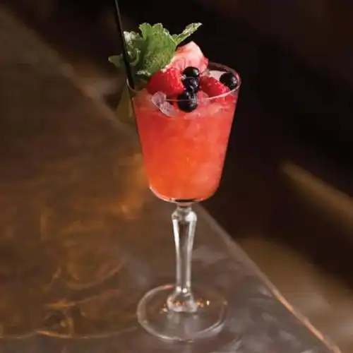 女神节将至,奉上10款甜美的草莓鸡尾酒