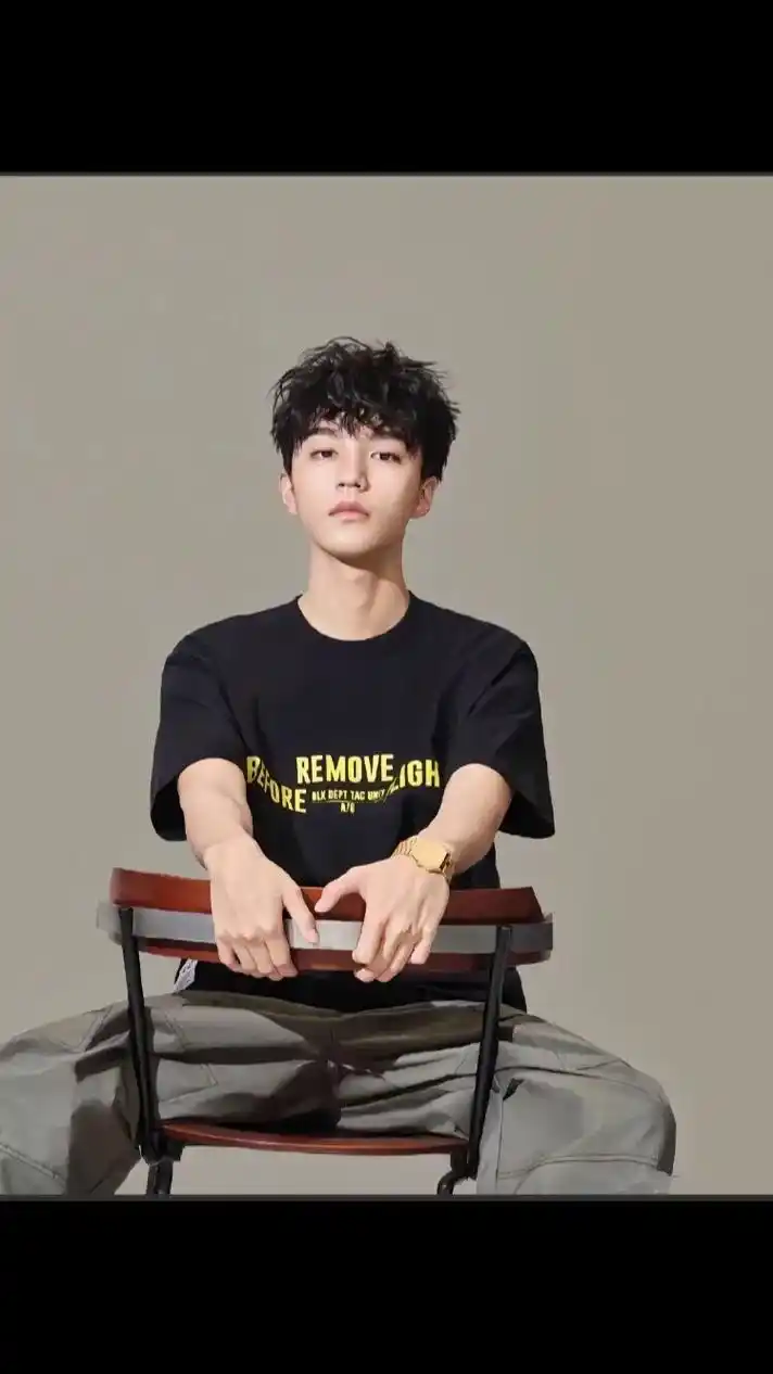 解锁新发型卷毛小凯#王俊凯