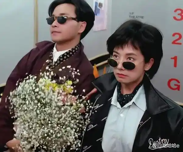 毛舜筠和张国荣两个人相识时,毛舜筠才18岁.