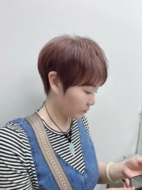 露耳层次短发波波头和长卷发哪个发型更适合你