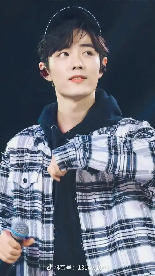 看着你走到顶峰了#肖战 - 抖音