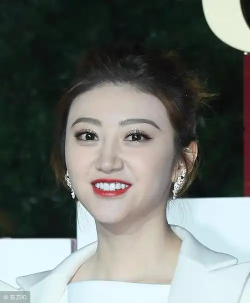 30岁景甜,气质不输杨幂,身材不输刘亦菲,性感动人