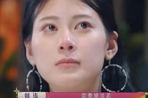 刘涛谈79岁郑佩佩落泪,感叹:她现在已经身体不大好,需要人搀