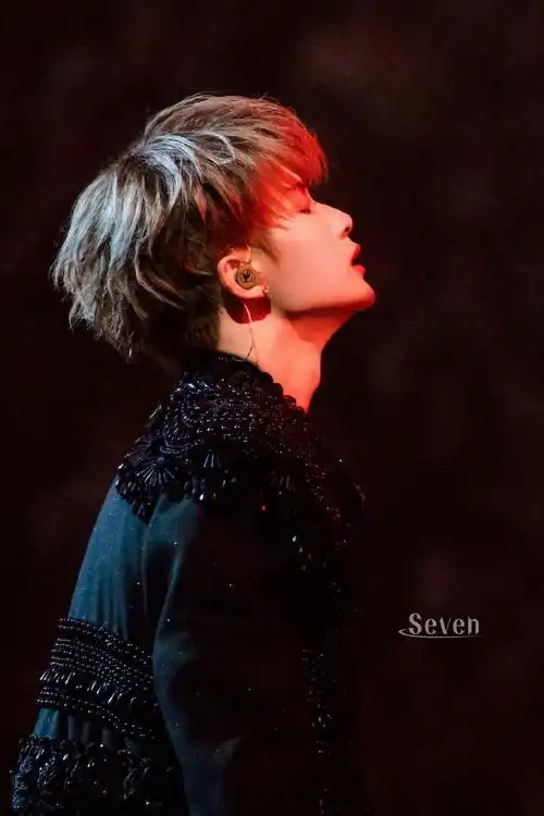 檀健次男菩萨含金量还在上升#97#檀健次演唱会# 这个超绝侧脸我无