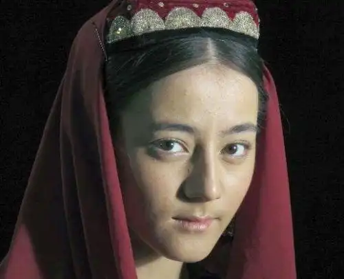 电视剧《阿娜尔罕》迪丽热巴四年前旧照 被黑化了么?