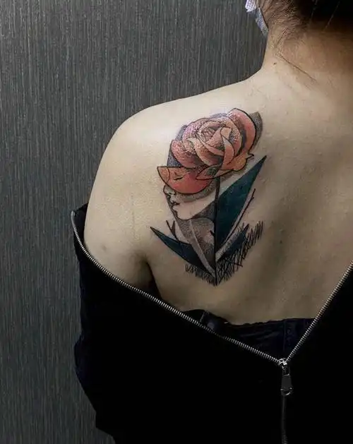 花纹身图片_背部old school纹身图案