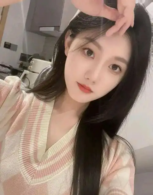 美丽动人,可盐可甜的小姐姐