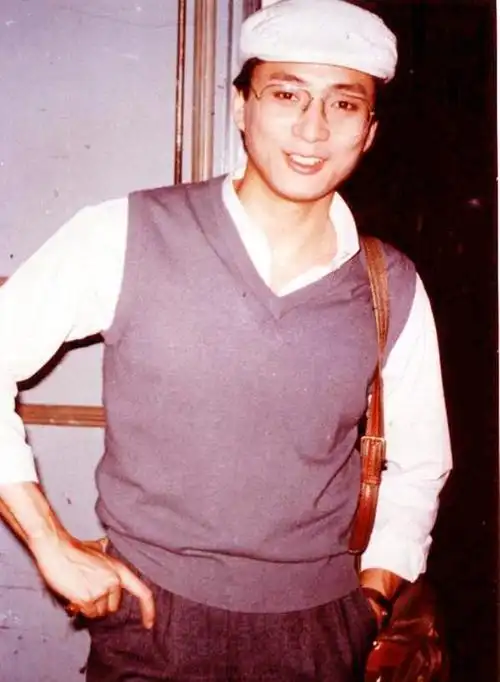 中日混血,未进娱乐圈时已经认识了汤镇业,她年轻,漂亮,人称"翻版