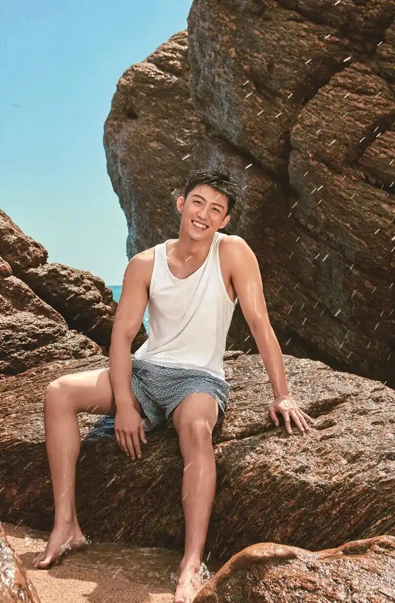 黄景瑜,1992年11月30日出生于辽宁省丹东市,中国内地影 - 抖音