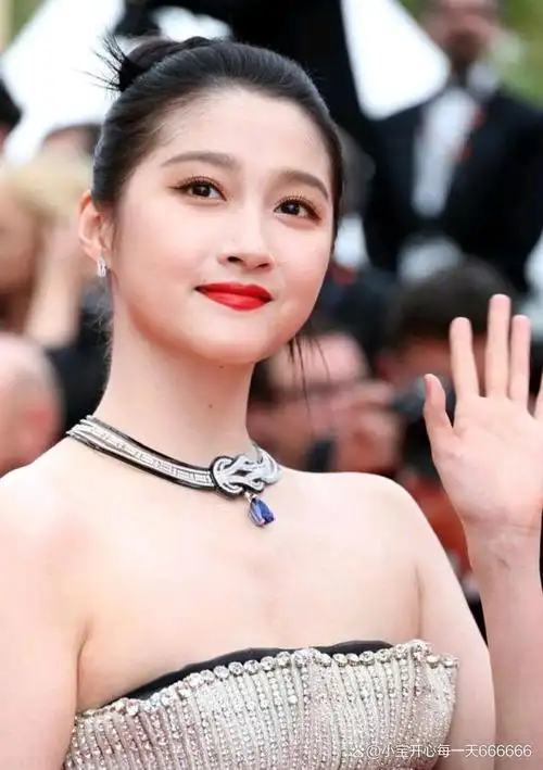 关晓彤亮相戛纳电影节惊艳四座,网友:真是不错!