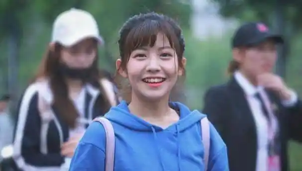 《创造101》赖美云颜值那么高,腿却是大写加粗?_舞台_节目_身材