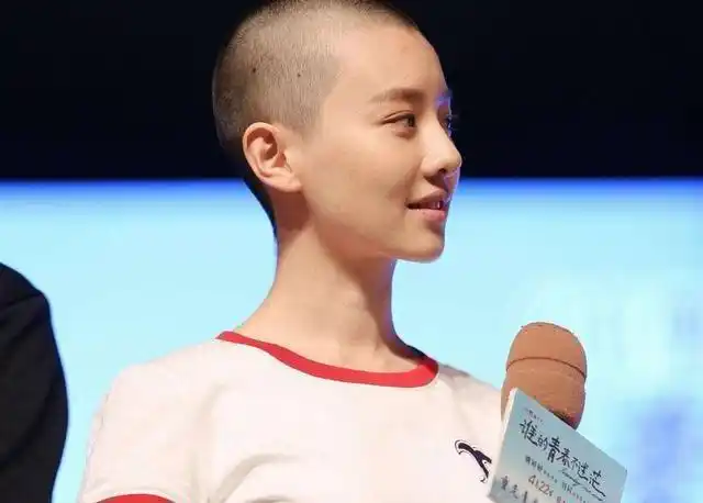 有差距叫女明星剃光头前四位都是戴发套唯独她是真的全剃光