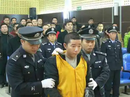 湖南疑犯拒捕枪杀民警被判死刑(图)