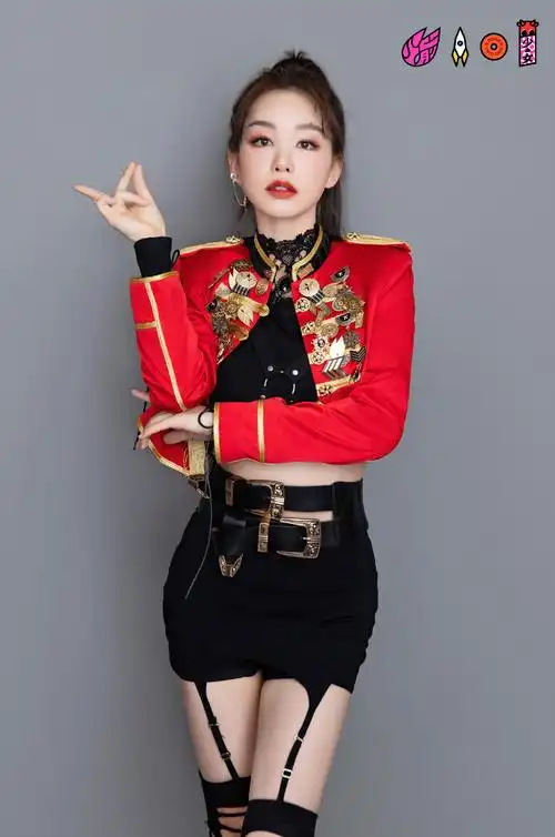 简介:火箭少女101酷美性感写真图片,分享一组火箭少女101图片给大家