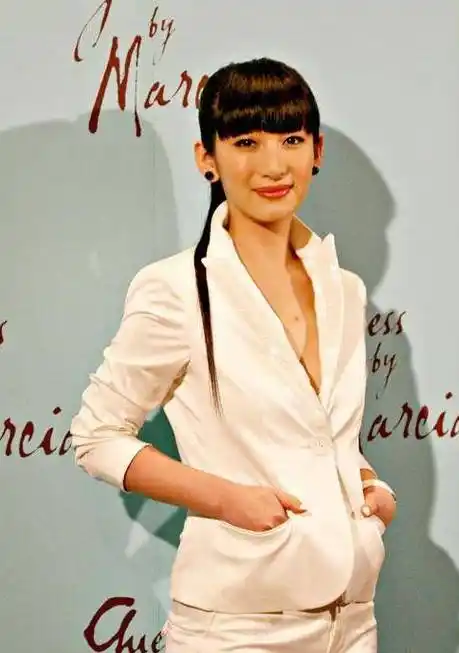 李厚霖还几次求婚,正当秦海璐心甘情愿开始照顾双亲,憧憬未来的时候