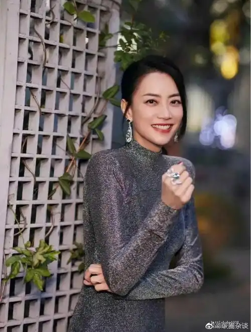 这个霍汶希长相堪比明星嘛