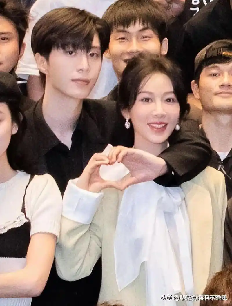 31岁杨紫对比23岁范丞丞,老天赏饭吃与科班毕业的差别一目了然