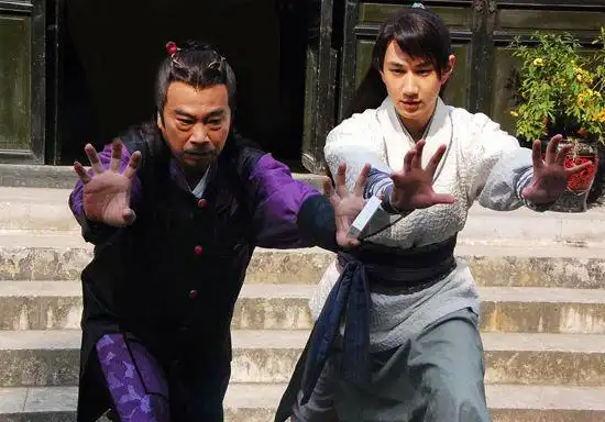 何明翰首演喜剧《运动肥侠》 直言要向前辈学习