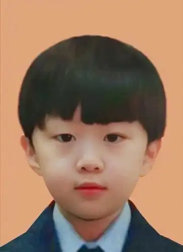 范丞丞童年照曝光,你敢相信这是一个人吗?