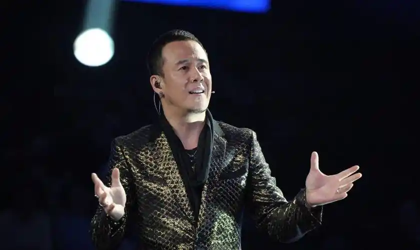 49岁杨坤高档饭店聚会!