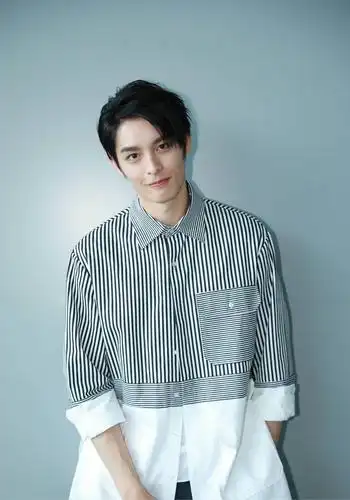 曹佑宁出席《热血高校》发布会慢半拍男神反转爆金句