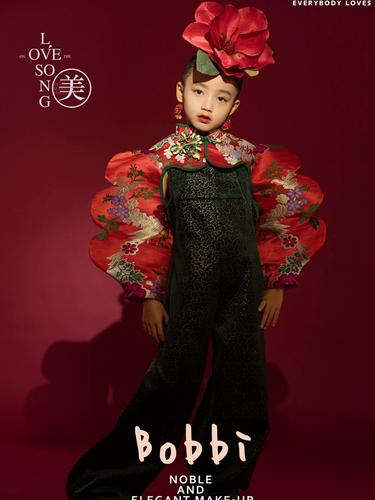 儿童摄影服装女童模卡走秀影楼国潮潮拍模特东北大花女童走秀礼服