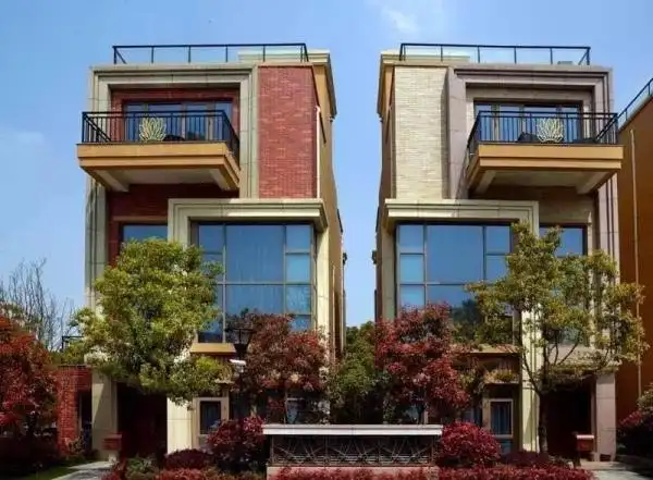 上海青浦区赵巷臻水岸苑低密度别墅区现房,大虹桥后花园,近地铁!