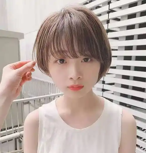 圆脸适合短发发型吗(8款圆脸最适合短发)