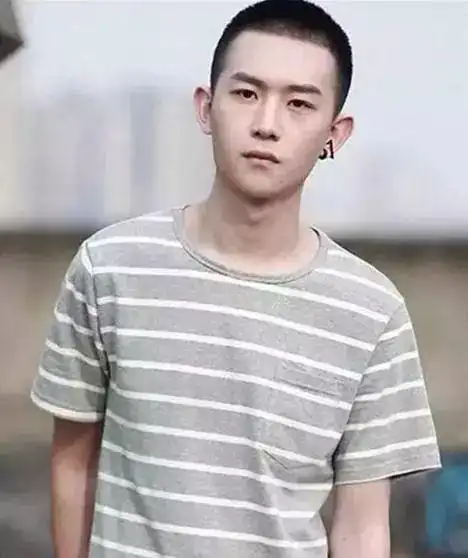 颜值不够发型来凑,4款男生帅气短发推荐