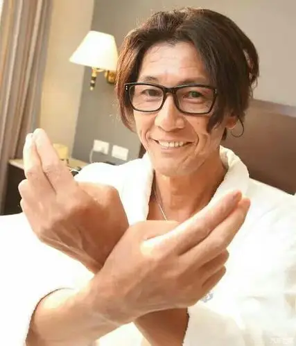 周杰伦和毕福剑在日本发展的不错哦!