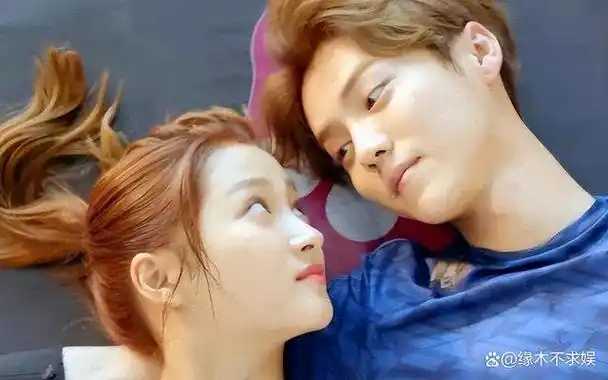 鹿晗被曝黑料风波升级关晓彤剪坏头发鹿晗公告新专辑出问题