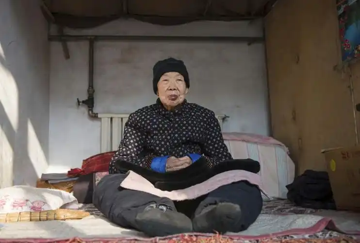 三寸金莲最后的风情寻访太行山里的裹足女人