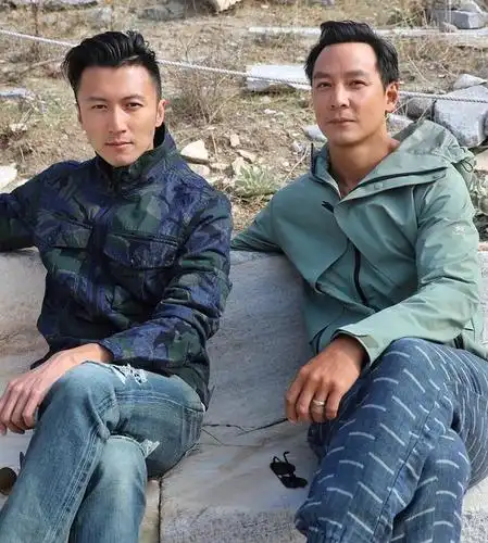 谢霆锋与吴彦祖20年前后对比照,颜值吊打小鲜肉,但也有中年危机