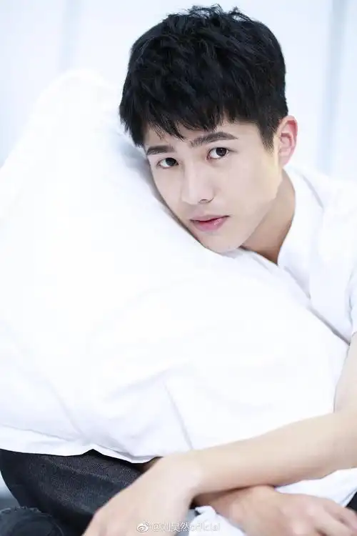 图楼刘昊然出道七周年快乐78走过路过来看帅哥呀