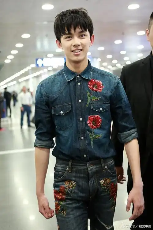 2021年9月14日,吴磊在大四即将毕业之际,作为北京电影学院在校生代表