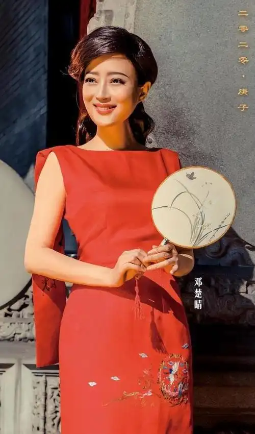 广东卫视美女新闻主播邓楚晴也拍摄了这部剧