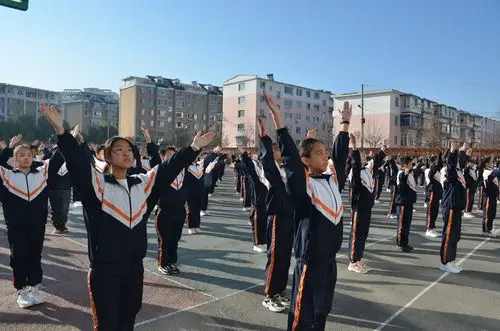 践行阳光体育 练就强健体魂——实验中学举行课间操比赛