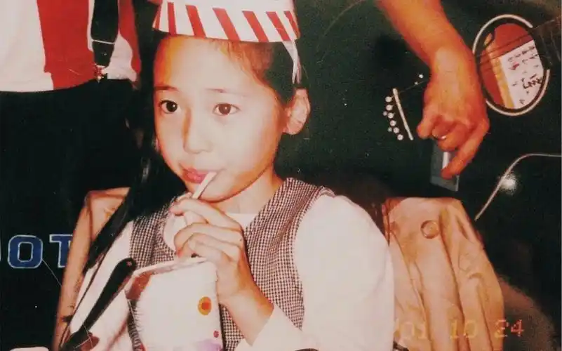 郑秀晶童年小时候照片