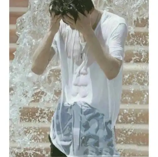 你们要的蔡徐坤腹肌照来了@卷卷君baba的动态