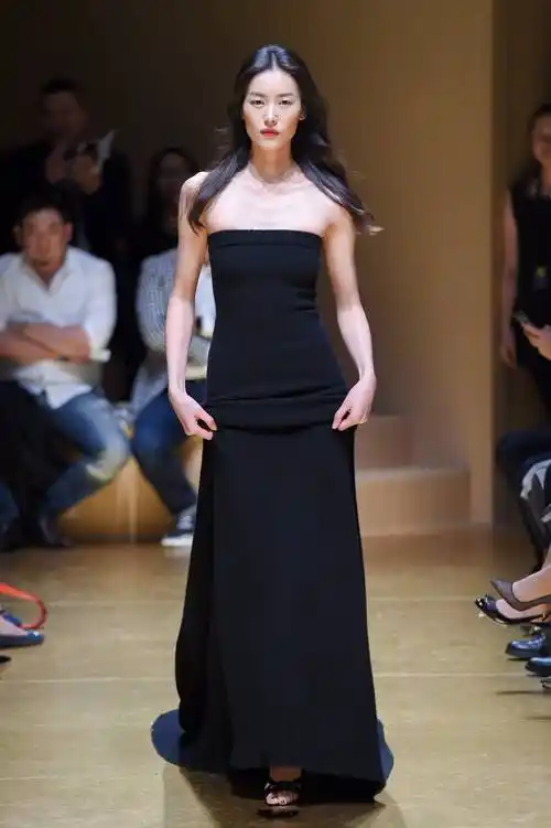 刘雯的"丑"被吐槽背后,是觉醒!