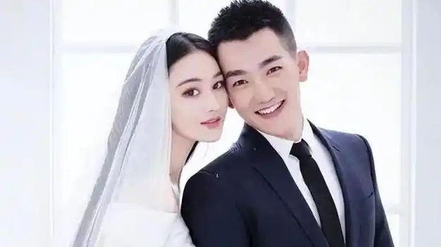 张馨予何捷同框支持王宝强,一脸痴汉相紧盯老公,何捷尽显冷漠|张予曦