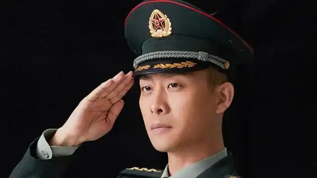 张译当众高调炫军衔直吼孙俪叫我首长圈内军衔高的明星