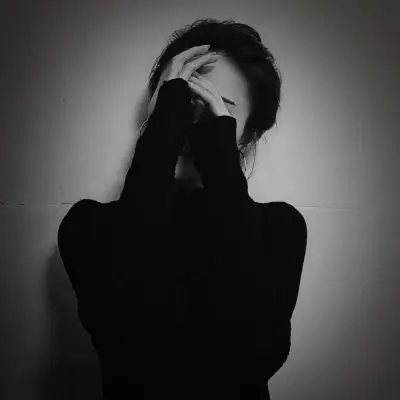 背影女头黑白头像