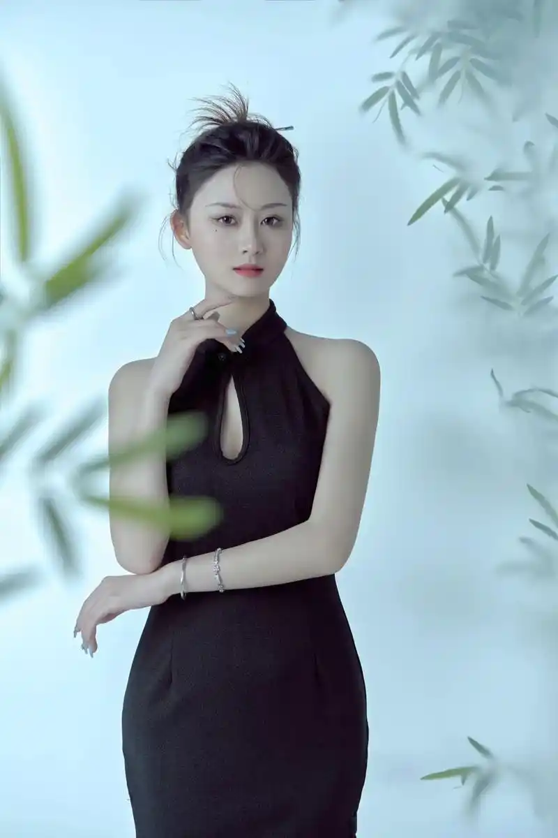 新中式旗袍写真.新中式写真 #美丽漂亮高雅气质女神" 喧闹任 - 抖音