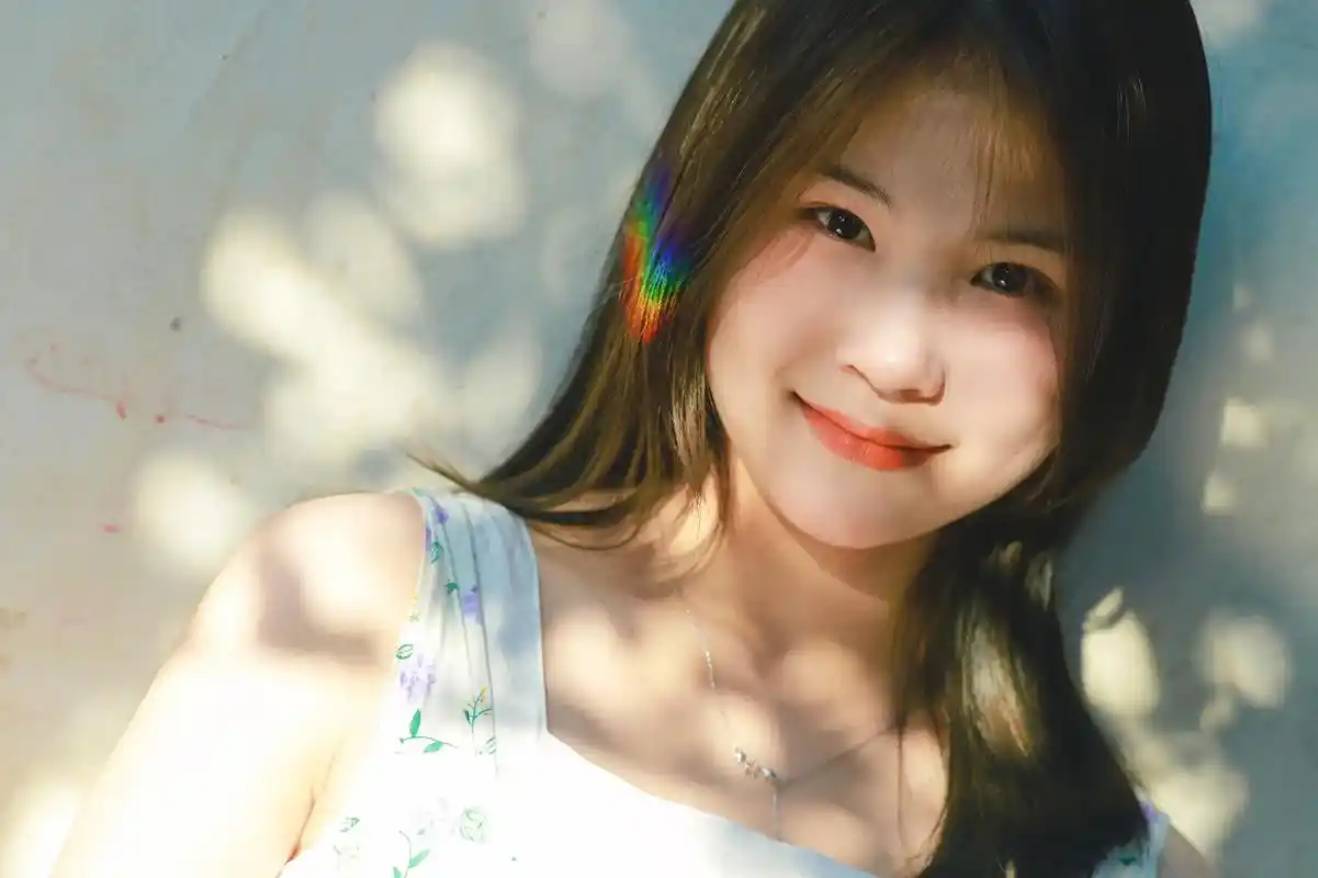 夏天过去啦.是周周拍的我呀～#甜系女孩 #摄影 #治愈系笑容 - 抖音