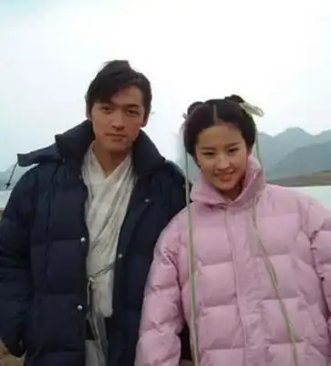 【图】刘亦菲喜欢胡歌是真是假 两人关系大起底