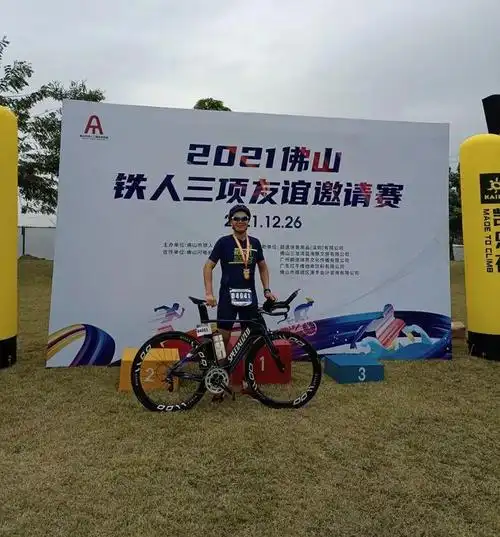 1983年首次代表徐州市参加江苏省马拉松赛,并获第6名;李海平:国内