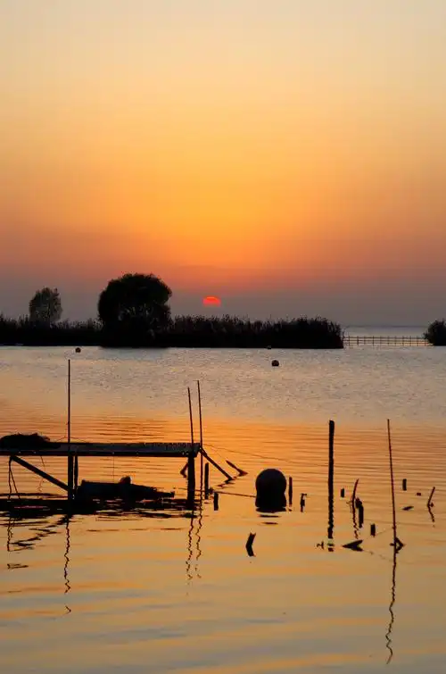 夕阳西下长荡湖